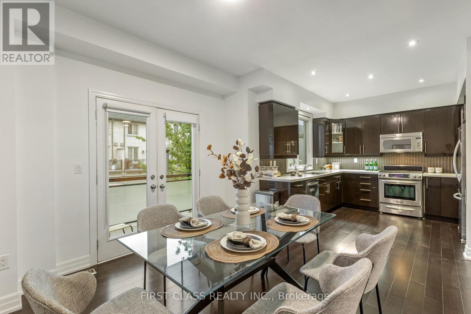 Photo 10 of 15 80 North Park Road, Vaughan ON