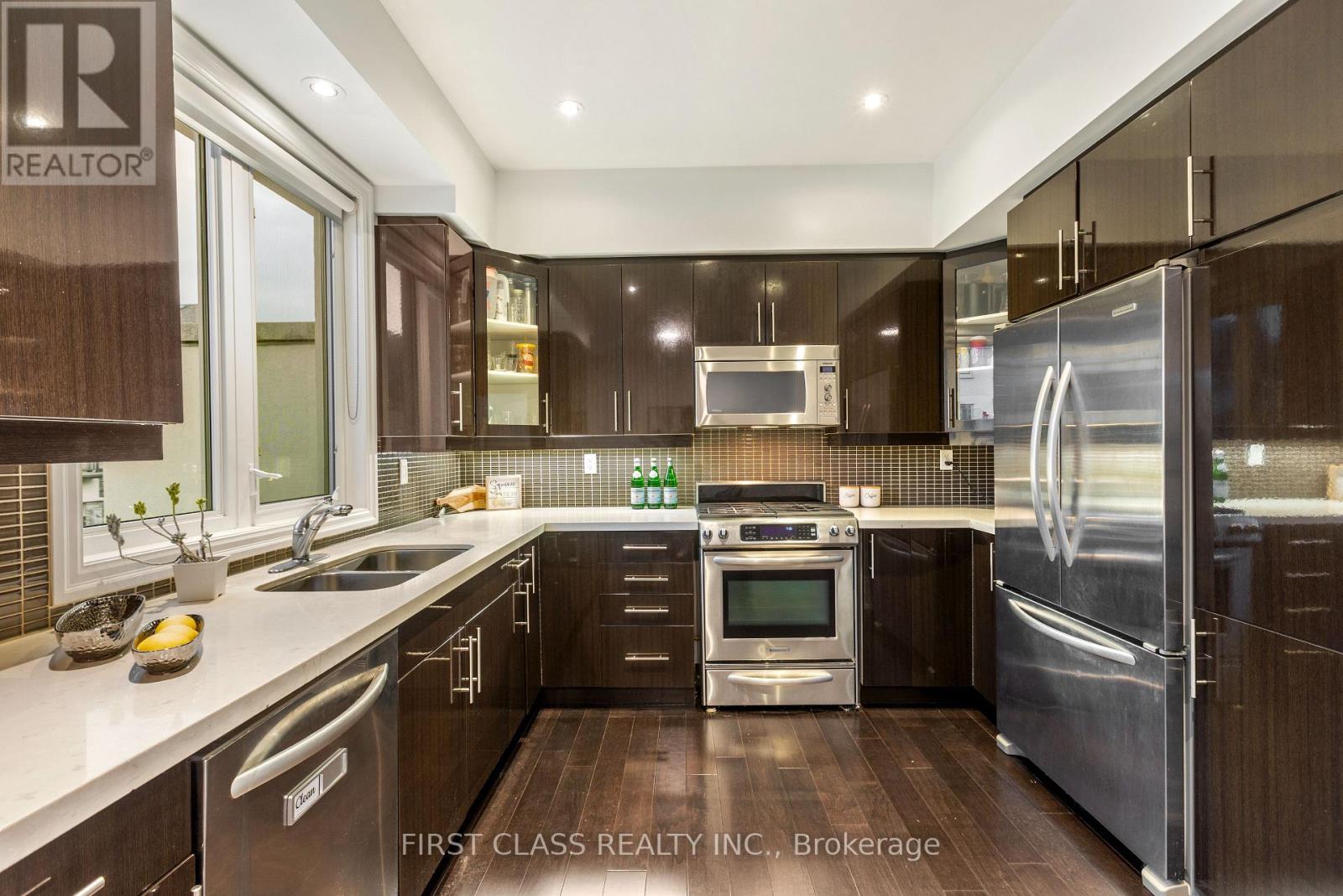 Photo 13 of 15 80 North Park Road, Vaughan ON