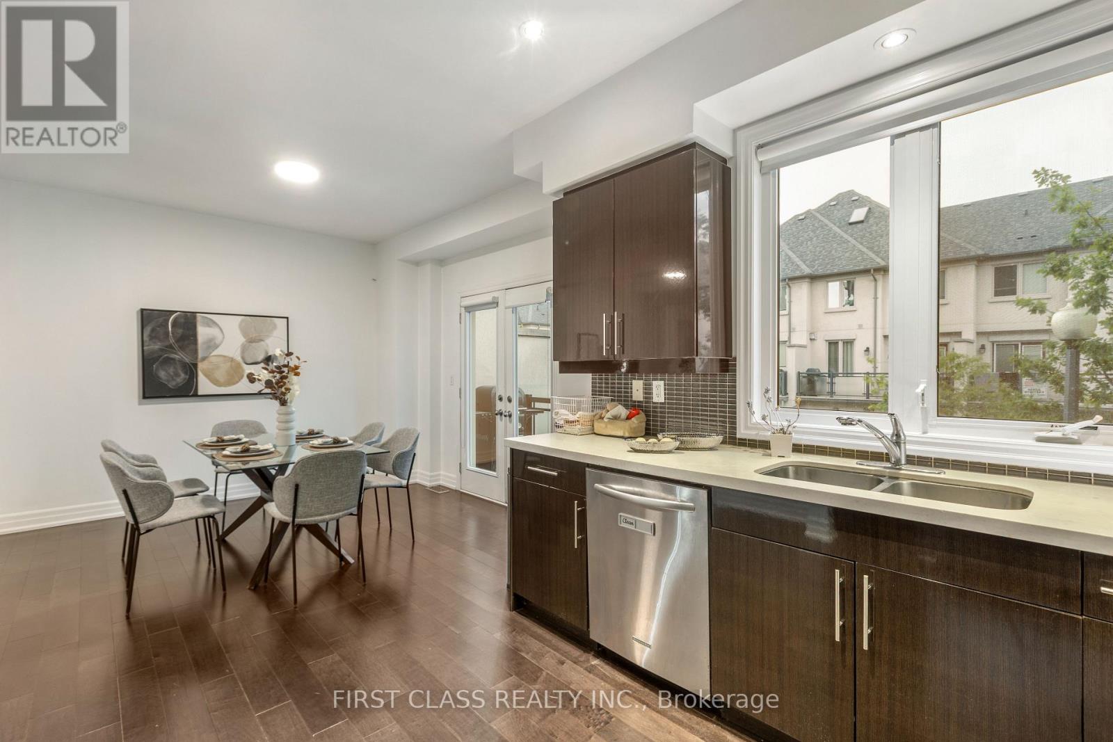 Photo 14 of 15 80 North Park Road, Vaughan ON
