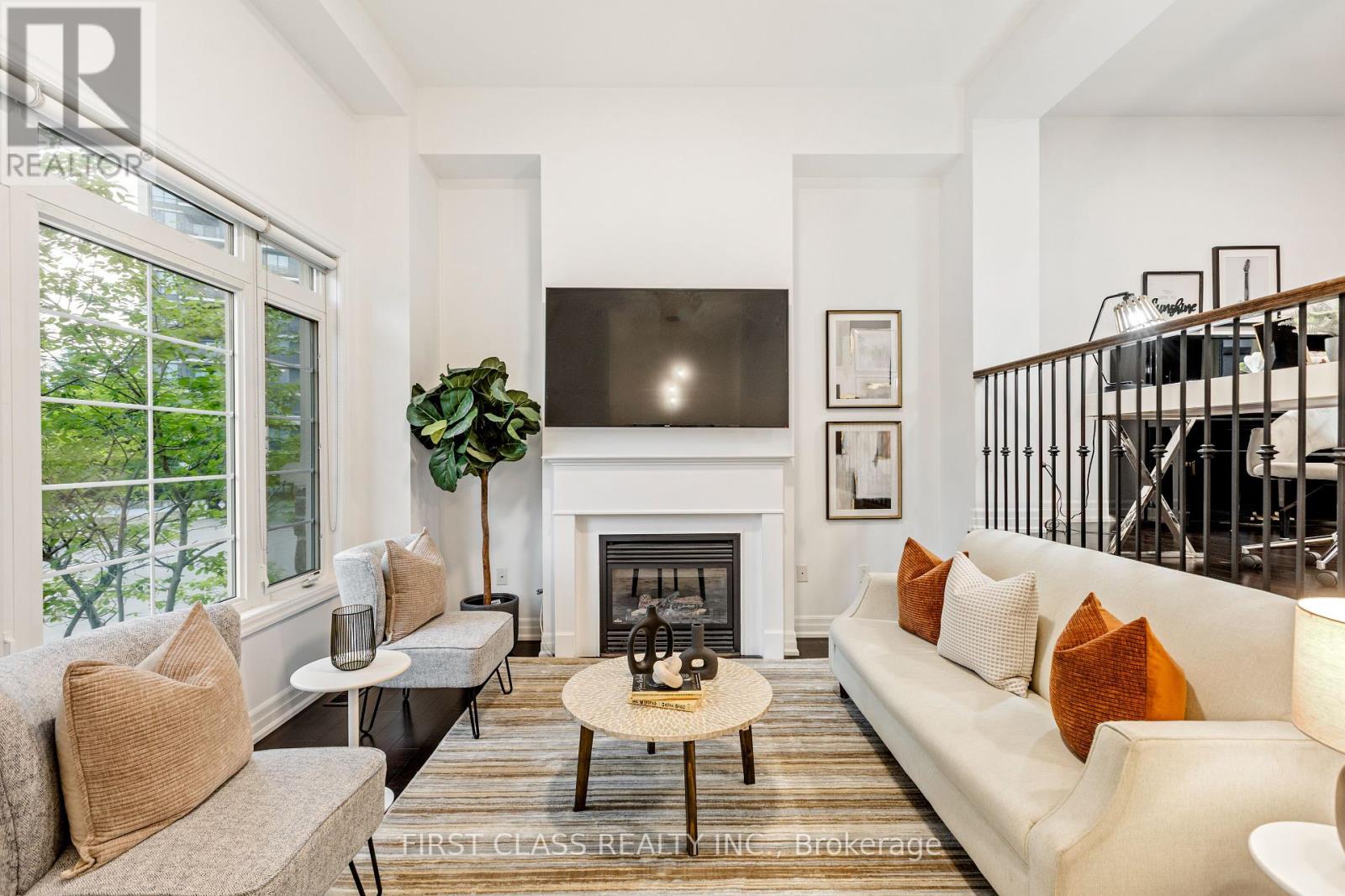 Photo 2 of 15 80 North Park Road, Vaughan ON