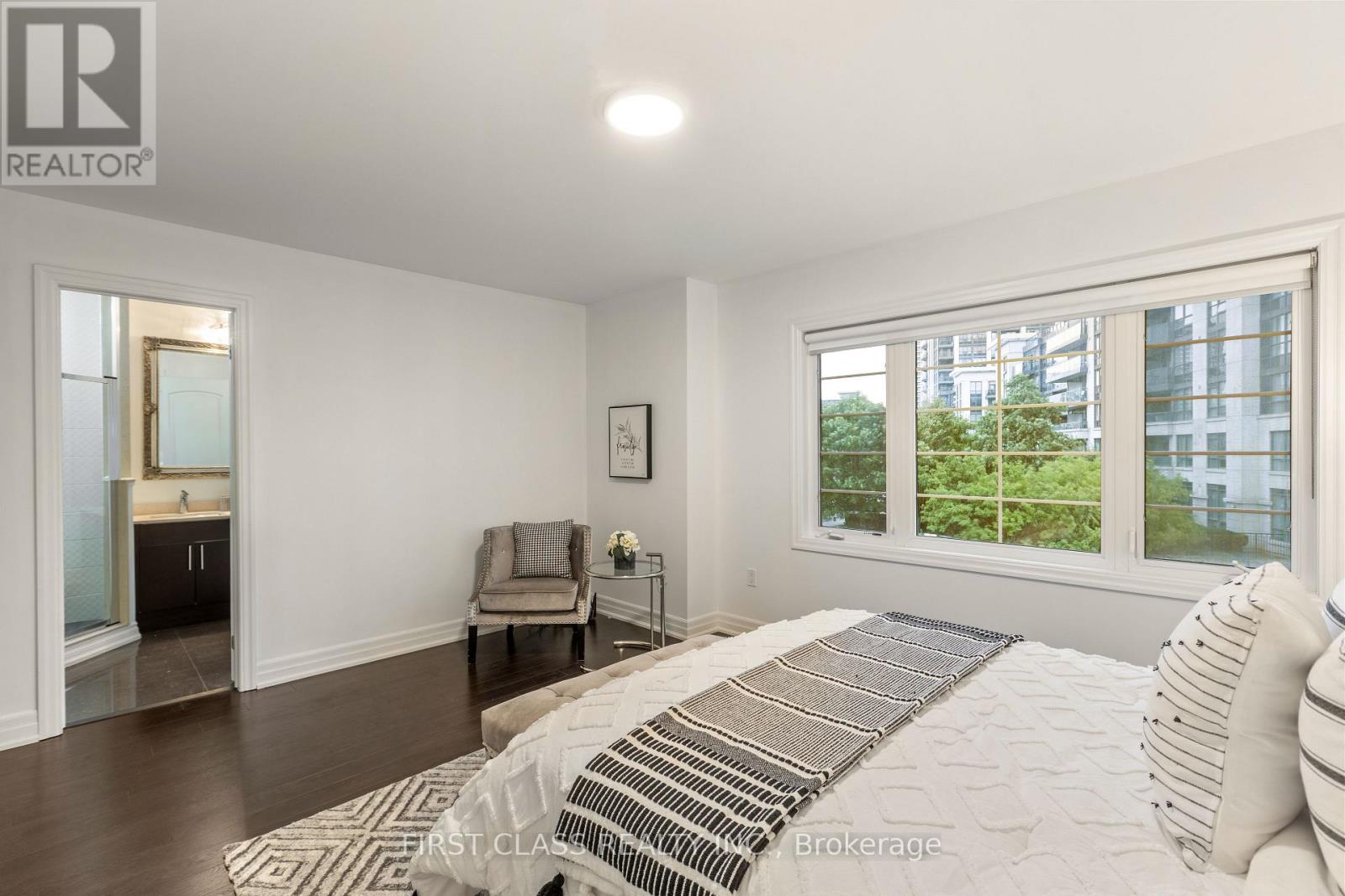 Photo 20 of 15 80 North Park Road, Vaughan ON