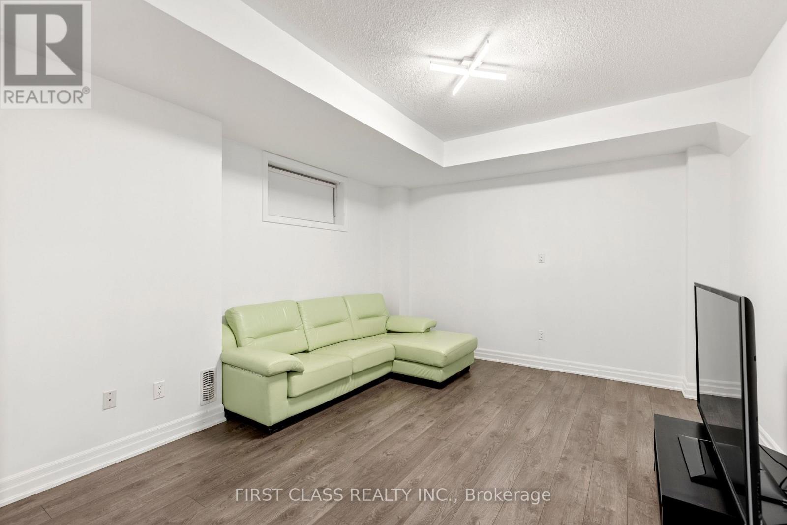 Photo 32 of 15 80 North Park Road, Vaughan ON