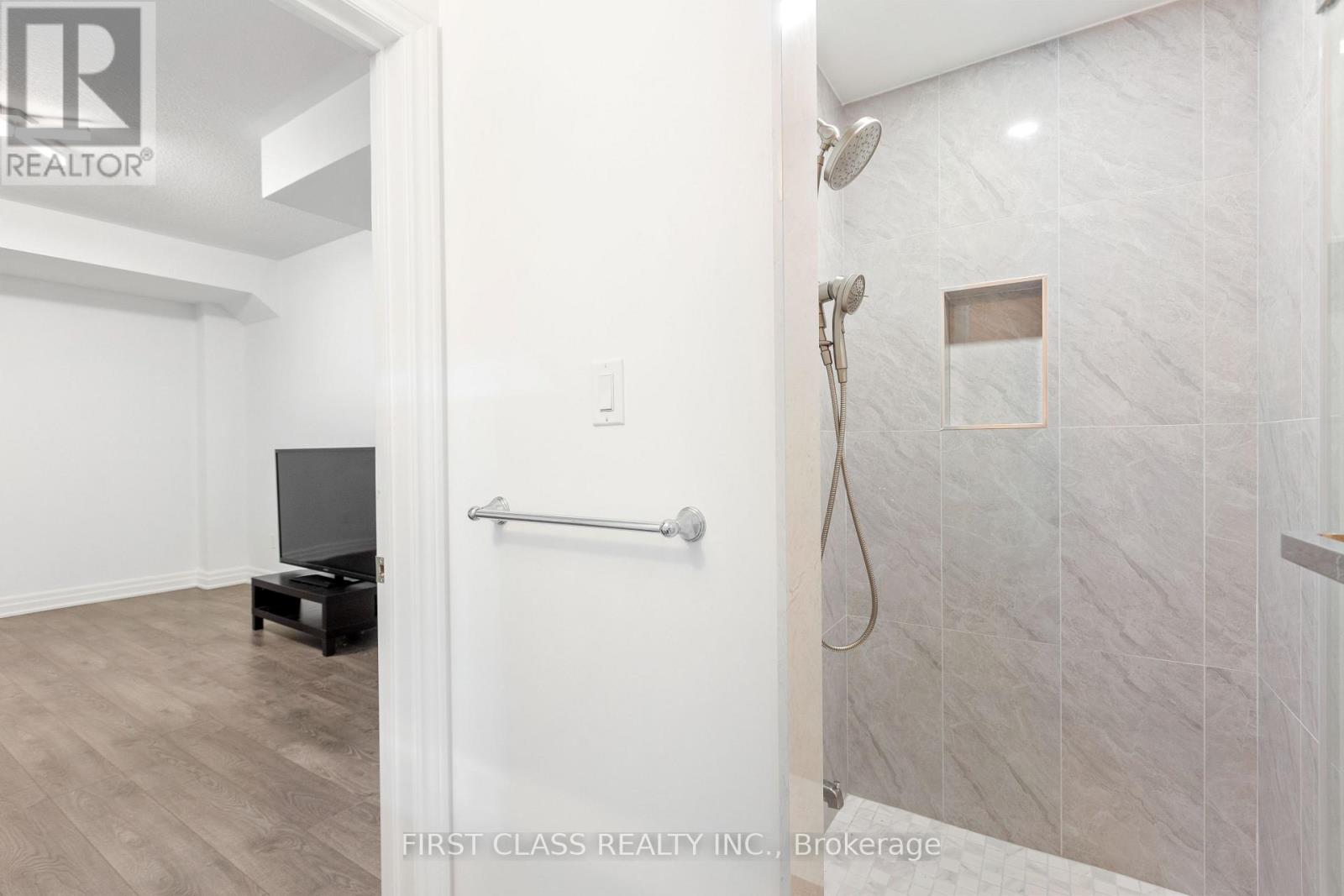Photo 36 of 15 80 North Park Road, Vaughan ON