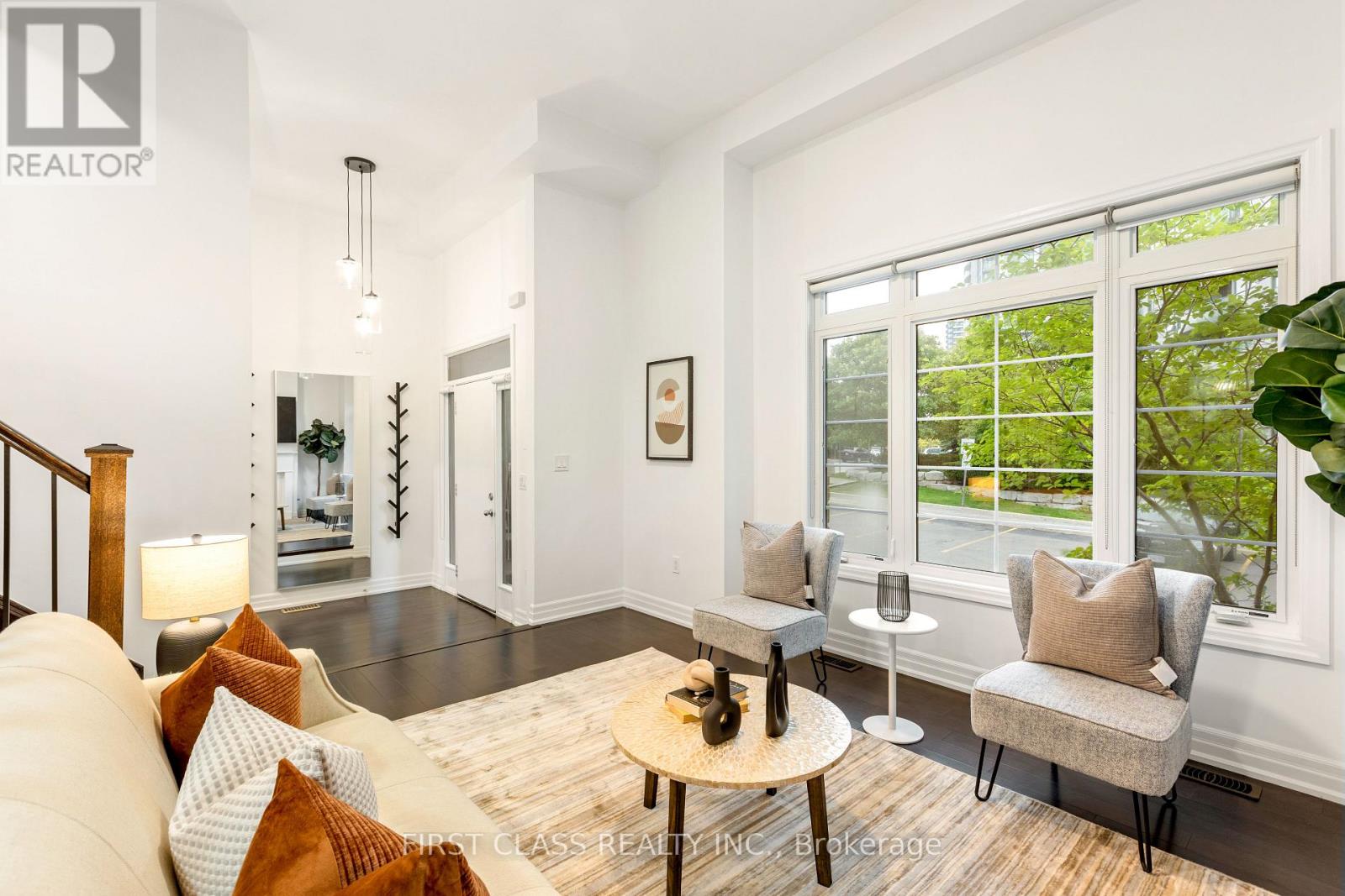 Photo 5 of 15 80 North Park Road, Vaughan ON