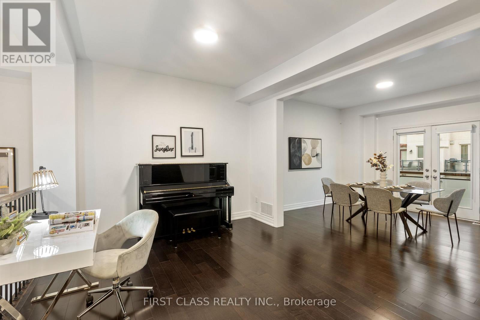 Photo 7 of 15 80 North Park Road, Vaughan ON