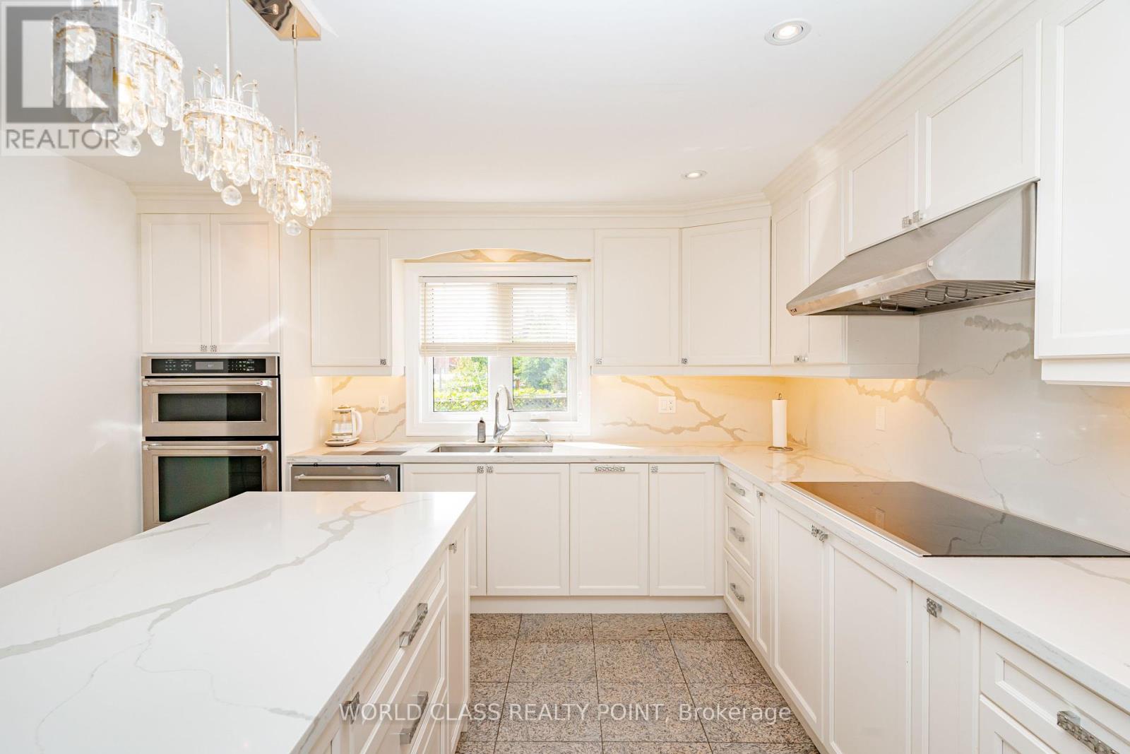 Photo 10 of 117 Highglen Avenue, Markham ON