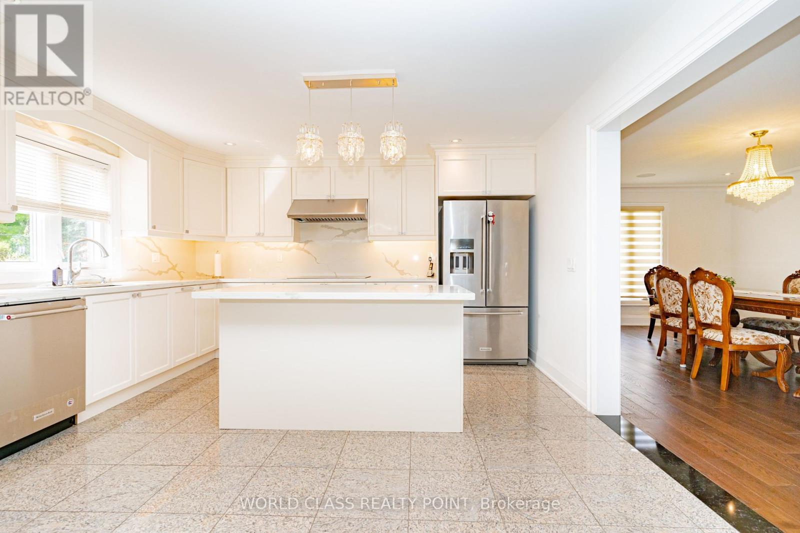 Photo 11 of 117 Highglen Avenue, Markham ON