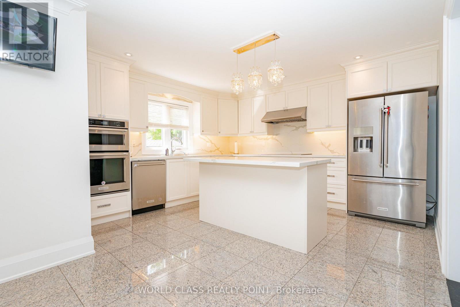 Photo 12 of 117 Highglen Avenue, Markham ON