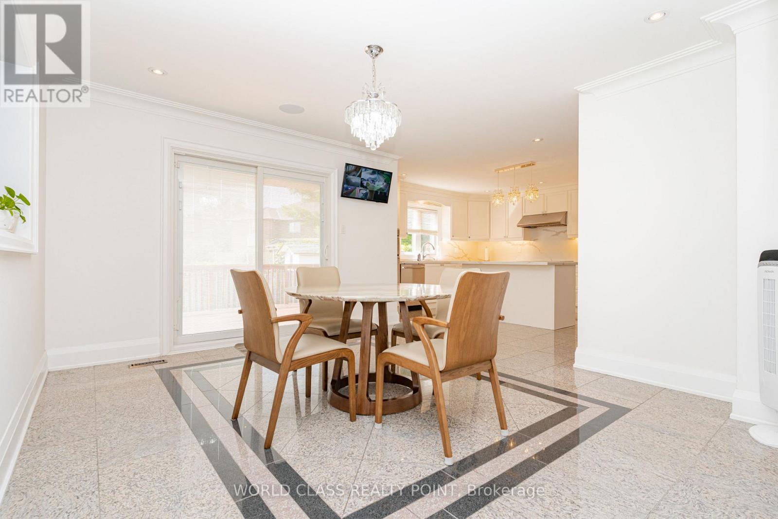 Photo 14 of 117 Highglen Avenue, Markham ON