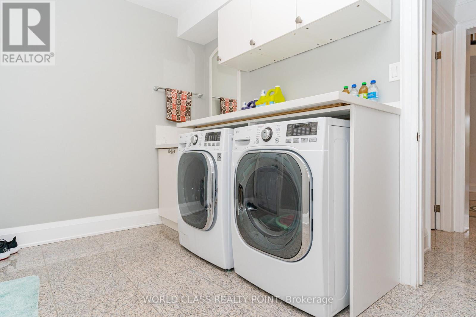 Photo 16 of 117 Highglen Avenue, Markham ON