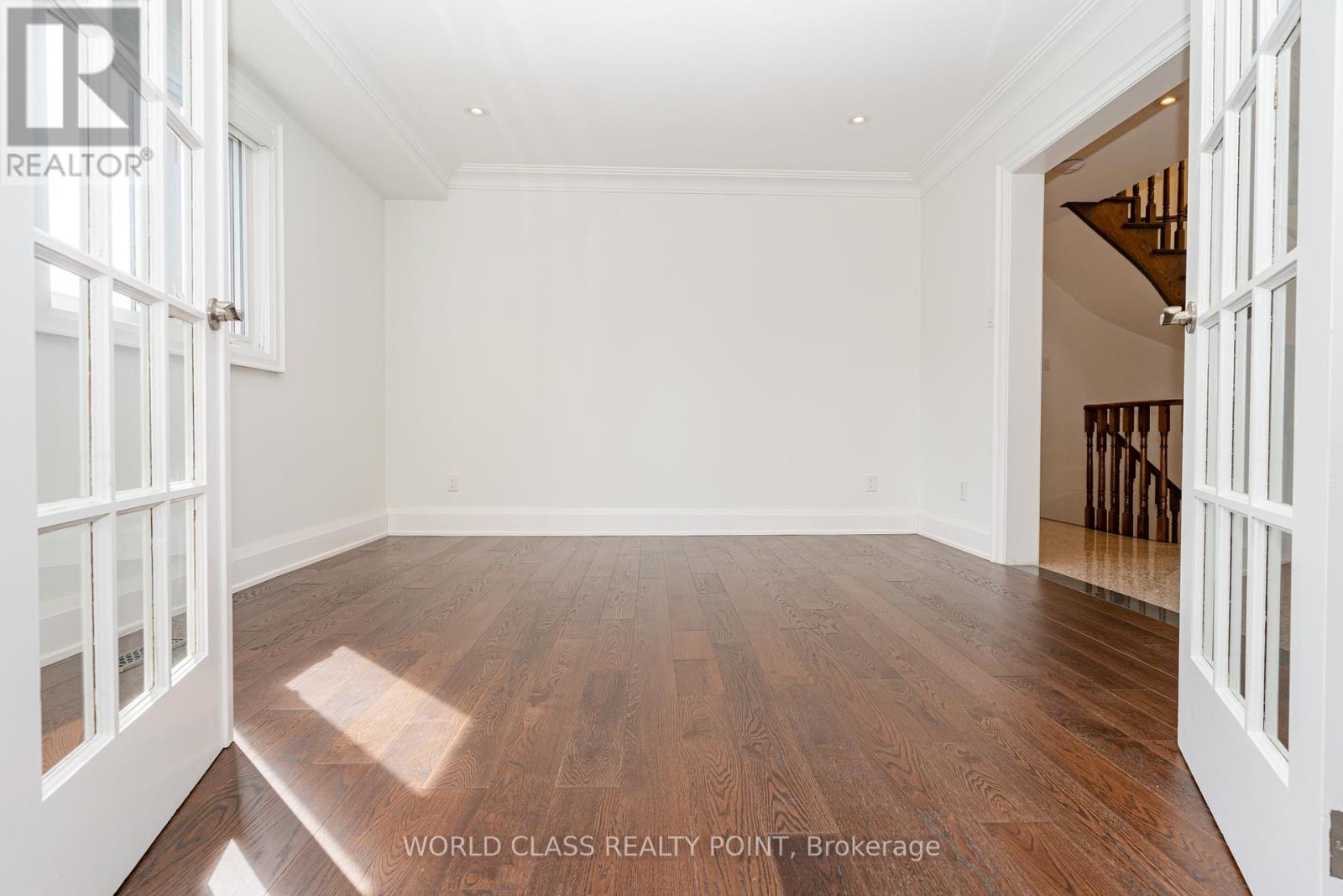 Photo 17 of 117 Highglen Avenue, Markham ON