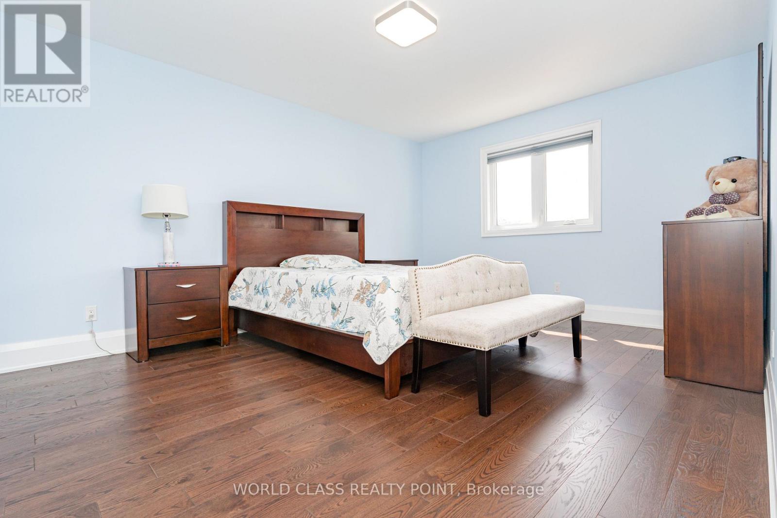 Photo 19 of 117 Highglen Avenue, Markham ON