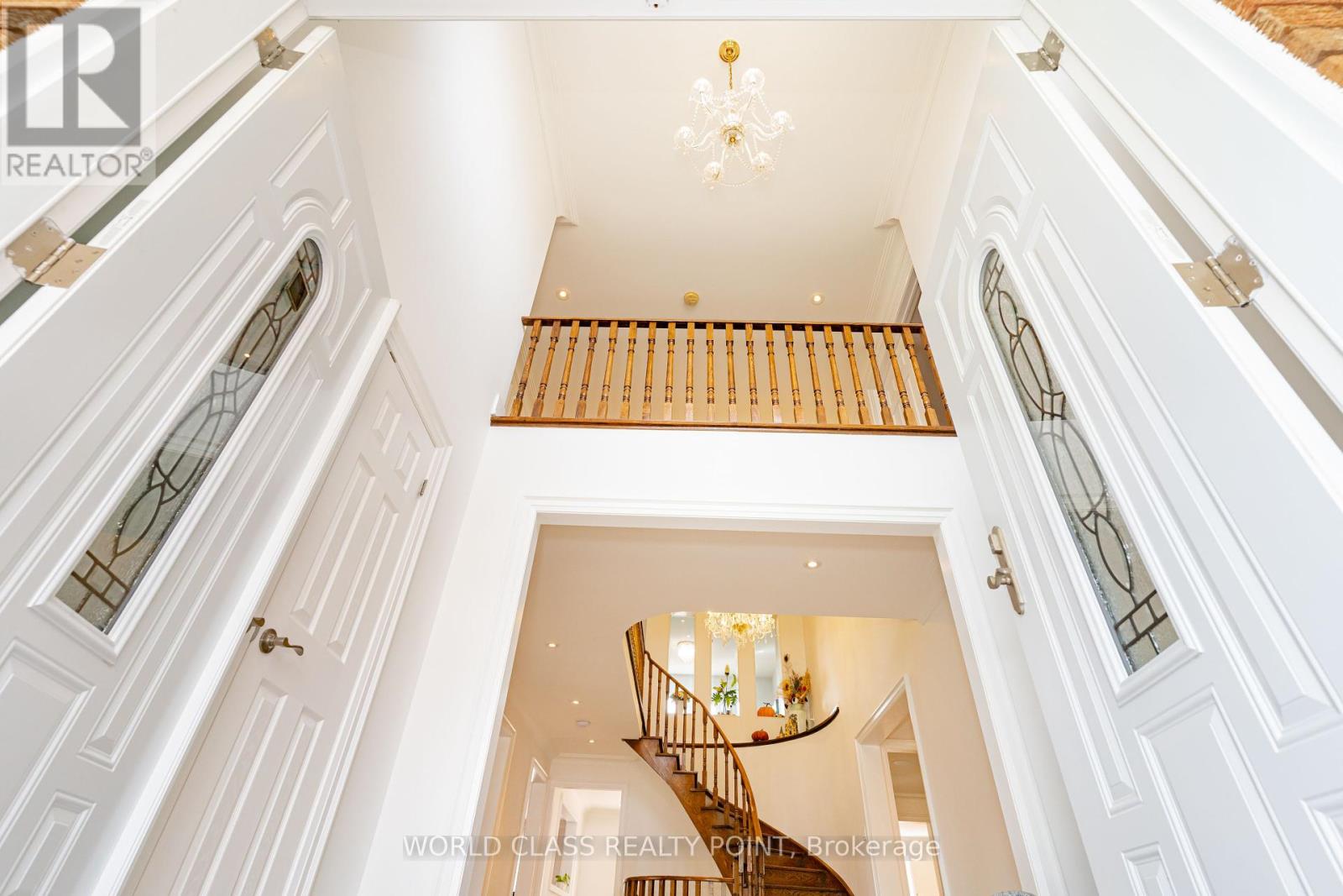 Photo 2 of 117 Highglen Avenue, Markham ON
