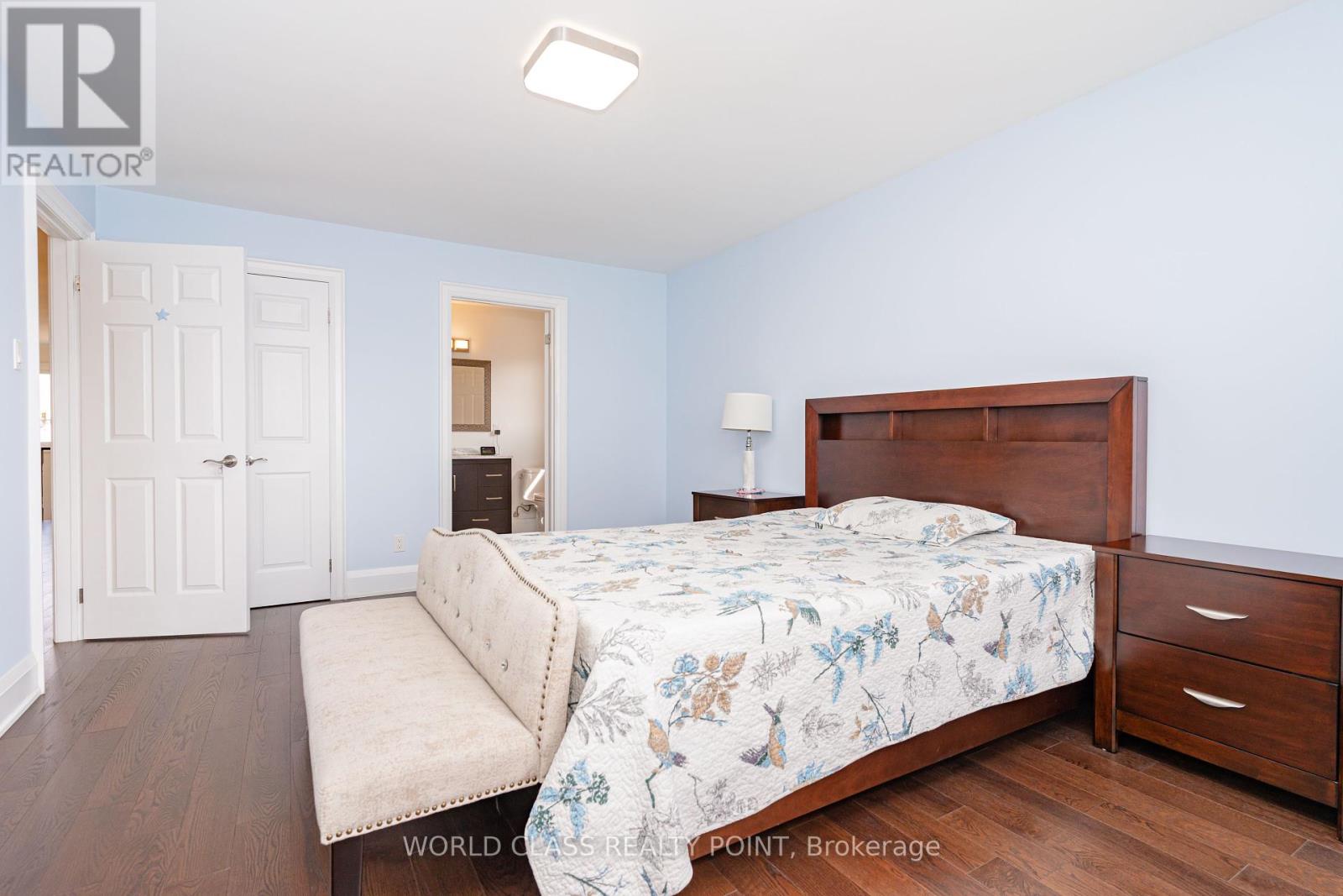 Photo 20 of 117 Highglen Avenue, Markham ON