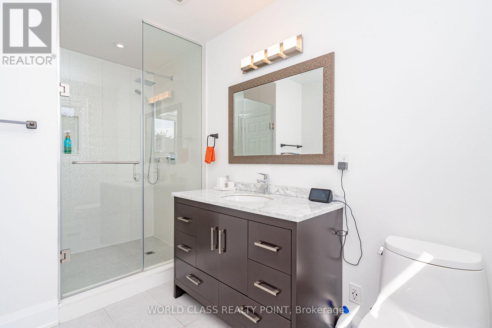 Photo 21 of 117 Highglen Avenue, Markham ON