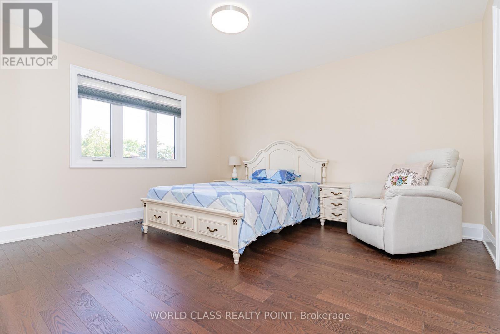 Photo 22 of 117 Highglen Avenue, Markham ON