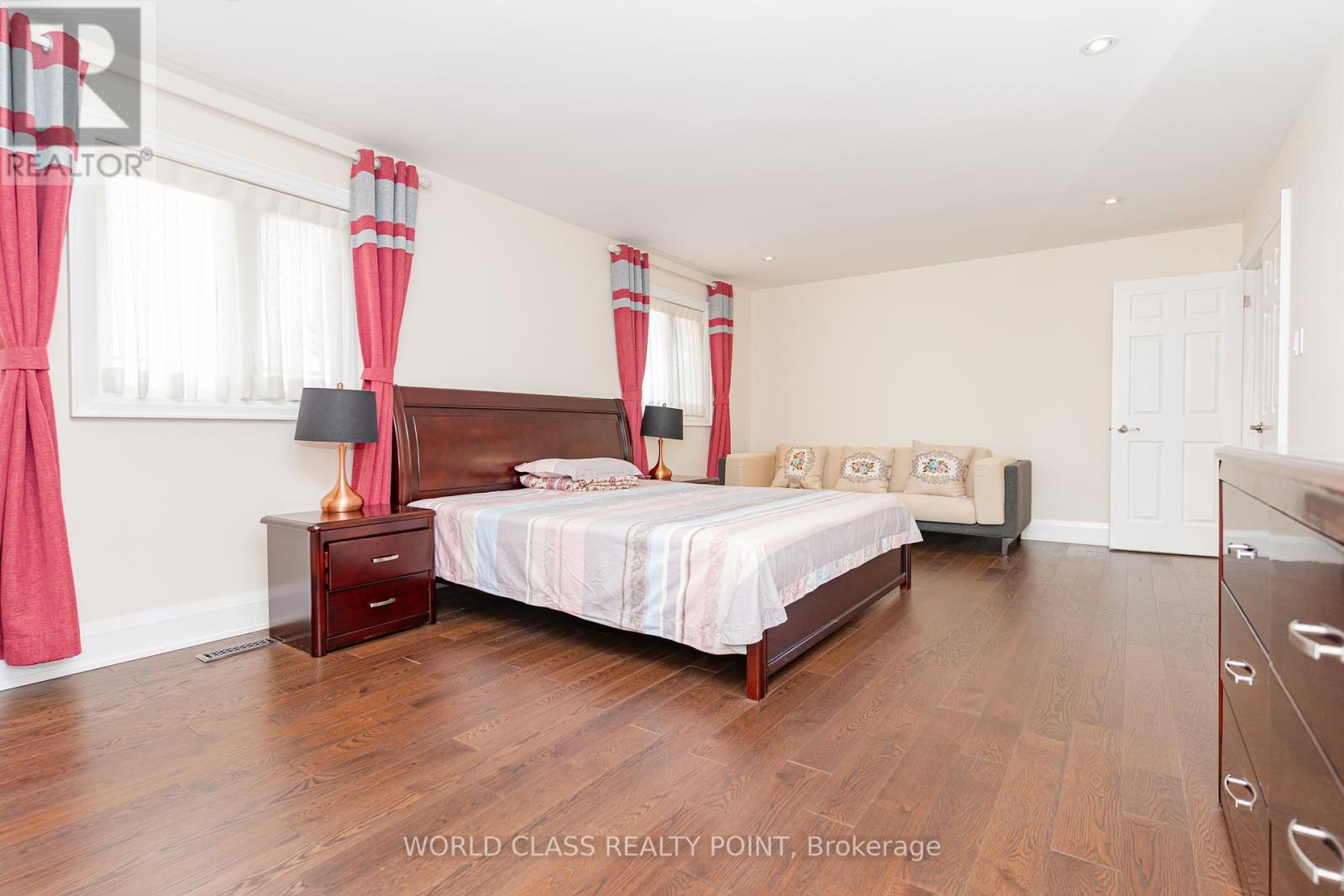 Photo 26 of 117 Highglen Avenue, Markham ON