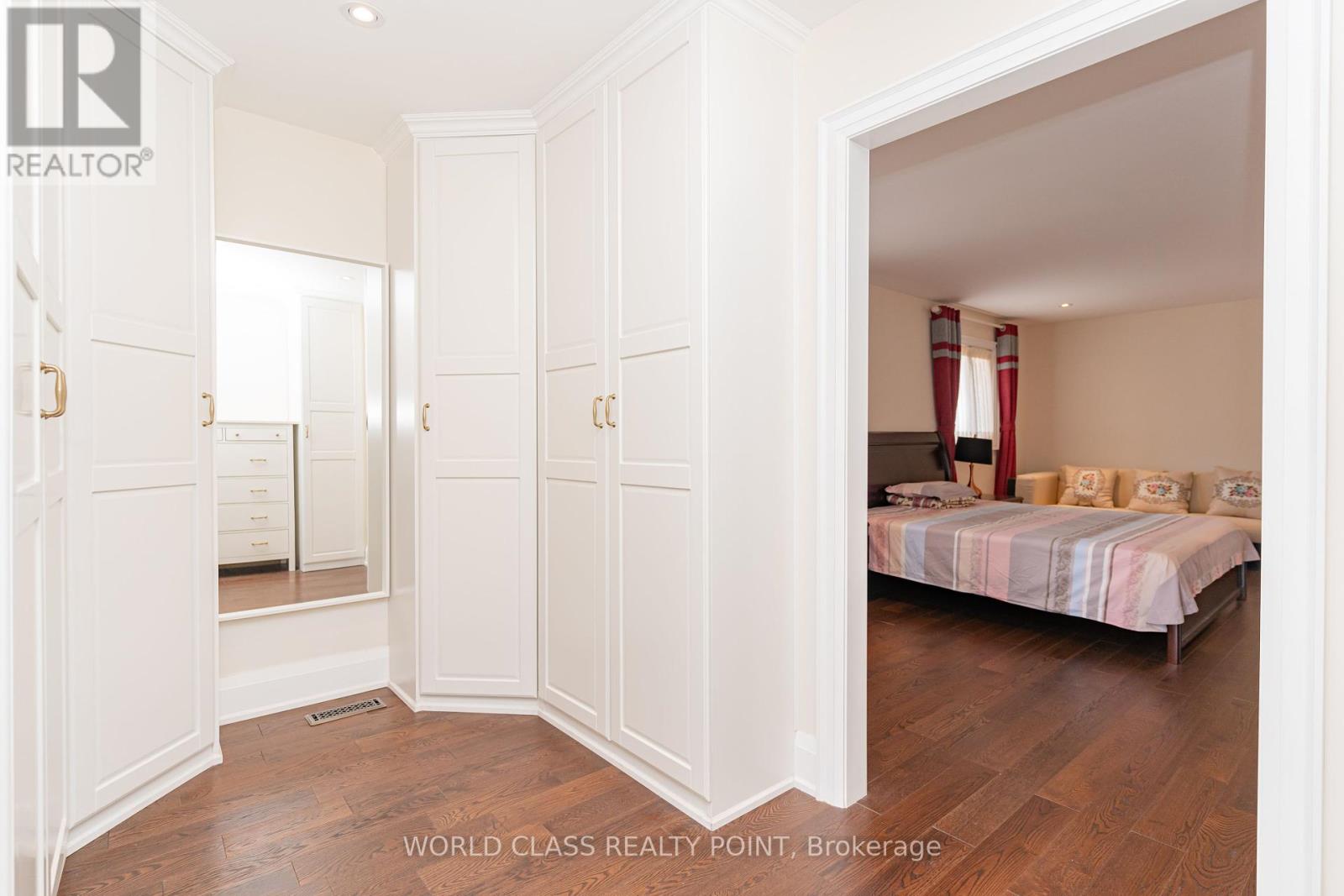 Photo 27 of 117 Highglen Avenue, Markham ON