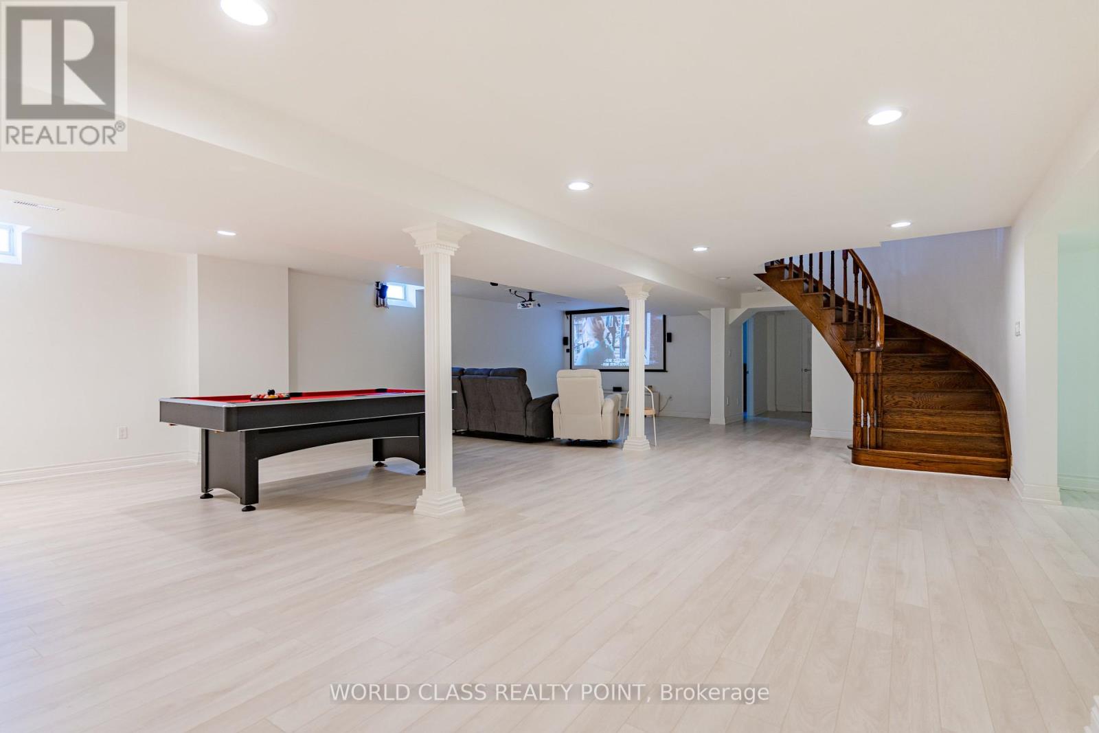 Photo 31 of 117 Highglen Avenue, Markham ON