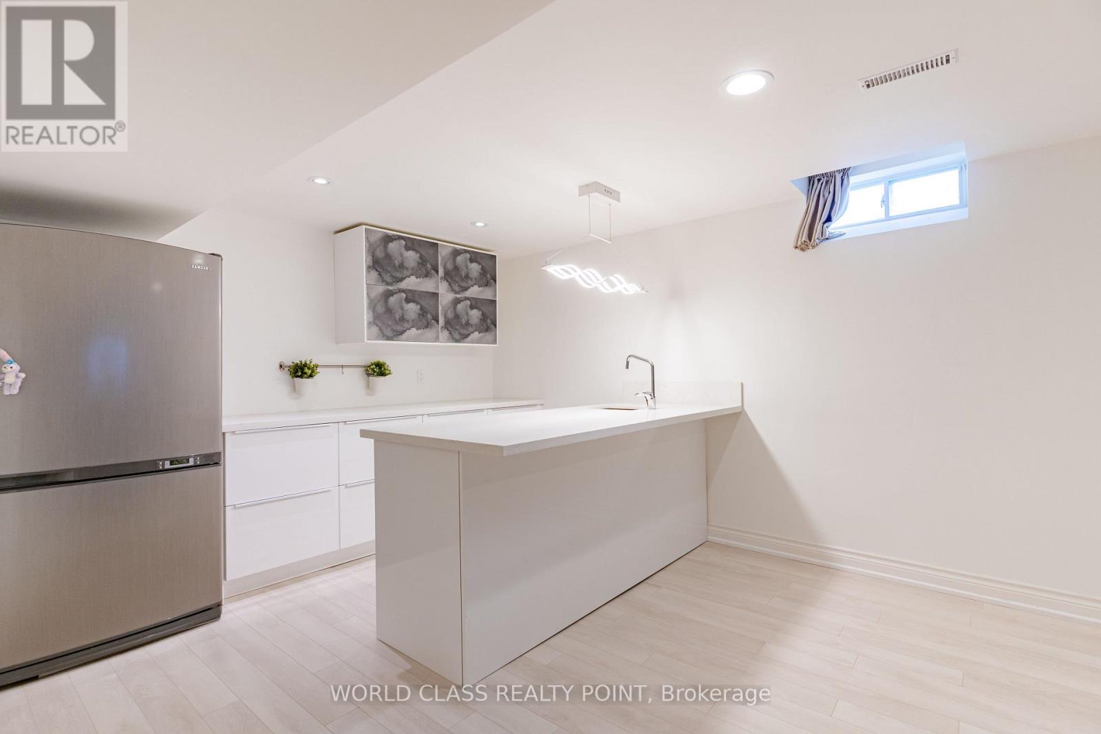 Photo 33 of 117 Highglen Avenue, Markham ON