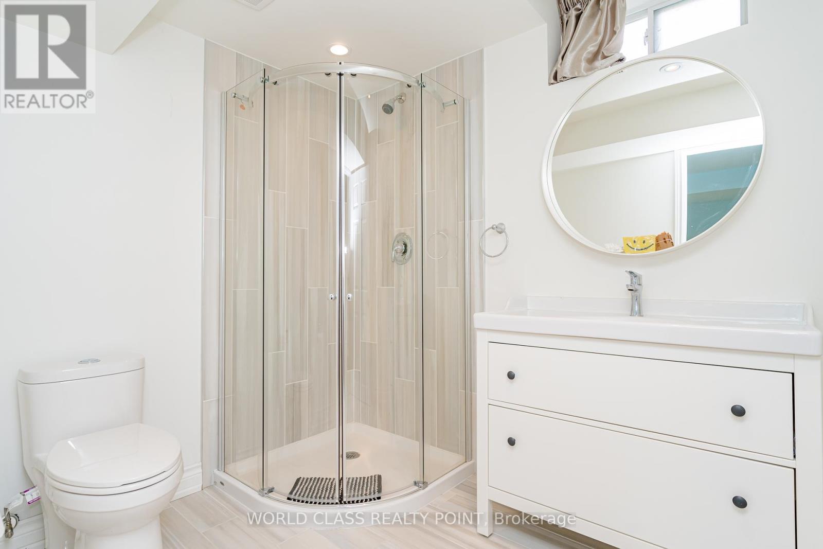 Photo 35 of 117 Highglen Avenue, Markham ON