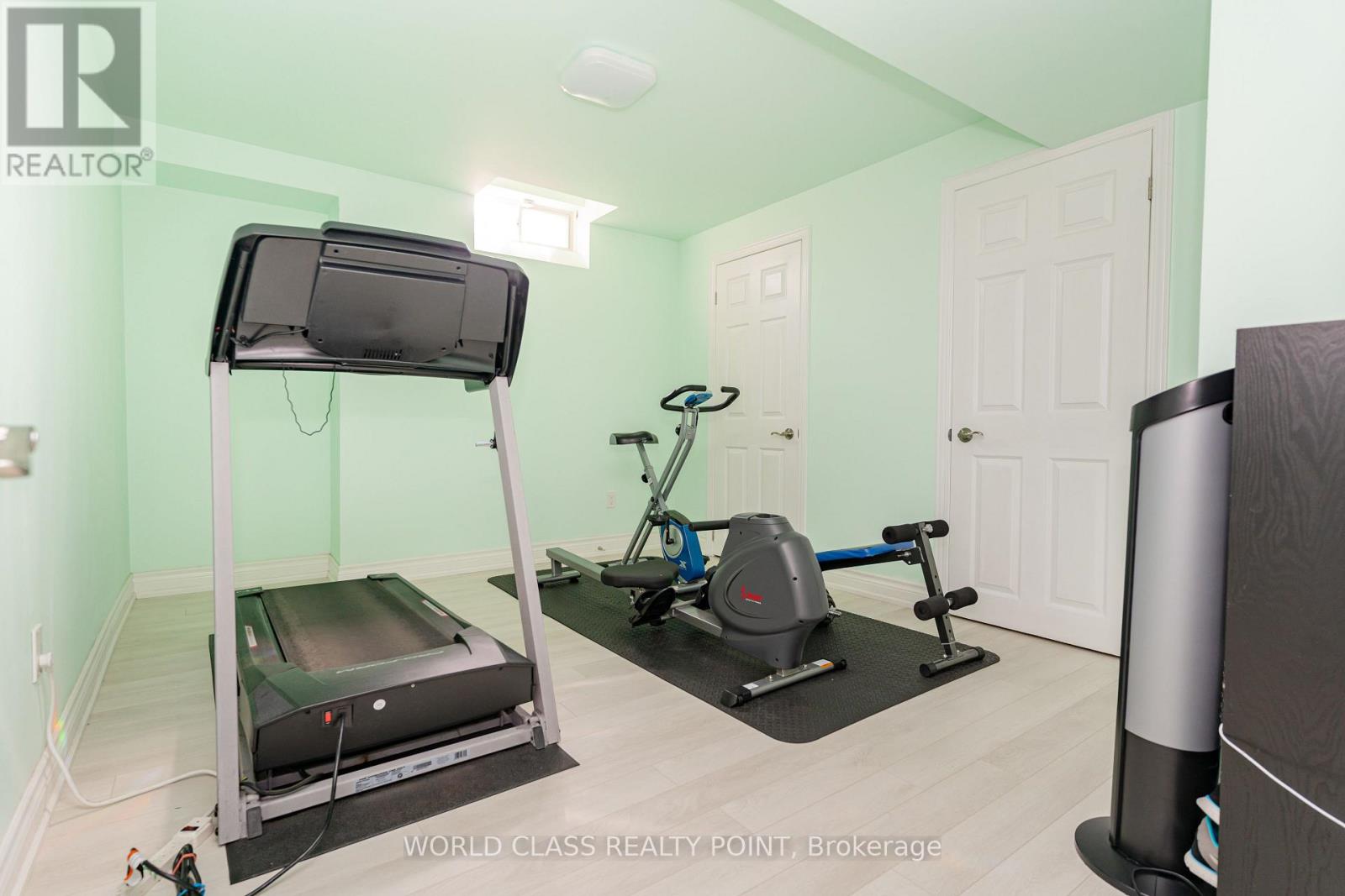 Photo 37 of 117 Highglen Avenue, Markham ON