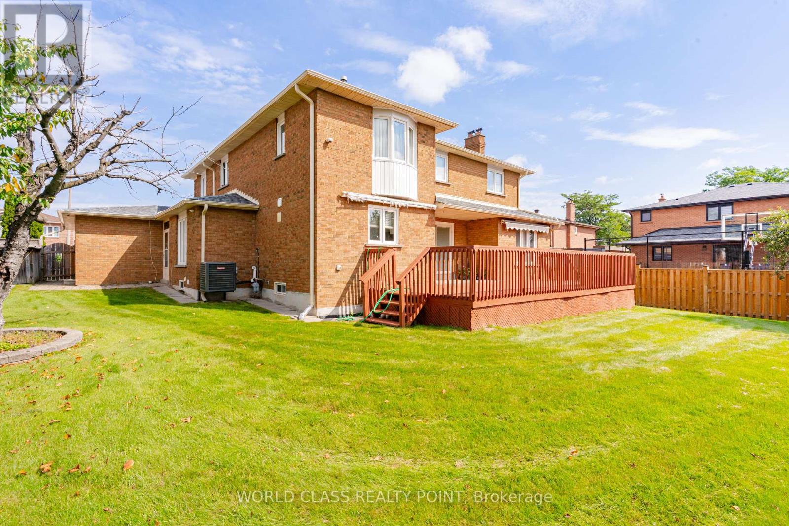 Photo 38 of 117 Highglen Avenue, Markham ON