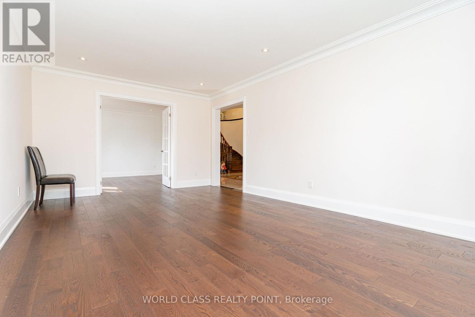 Photo 8 of 117 Highglen Avenue, Markham ON