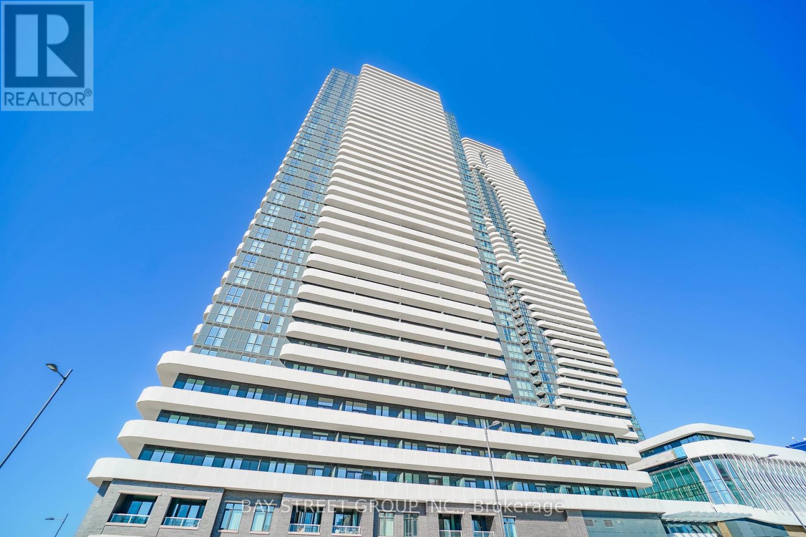 Photo 1 of 4109 28 Interchange Way, Vaughan ON