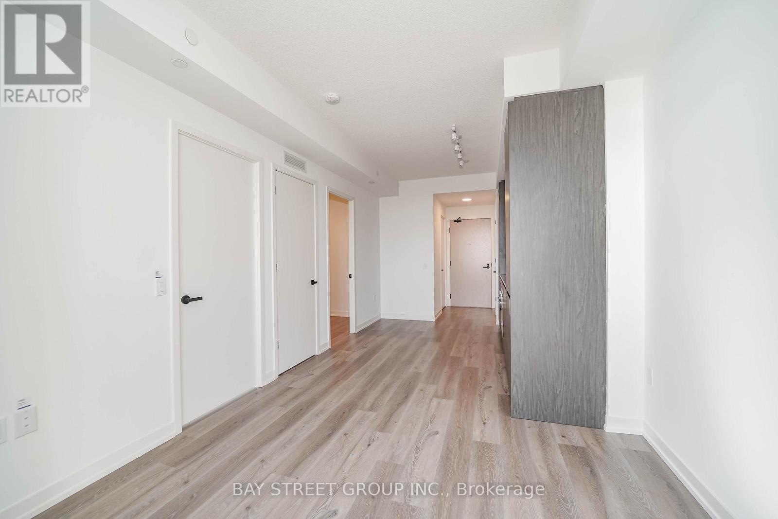 Photo 13 of 4109 28 Interchange Way, Vaughan ON