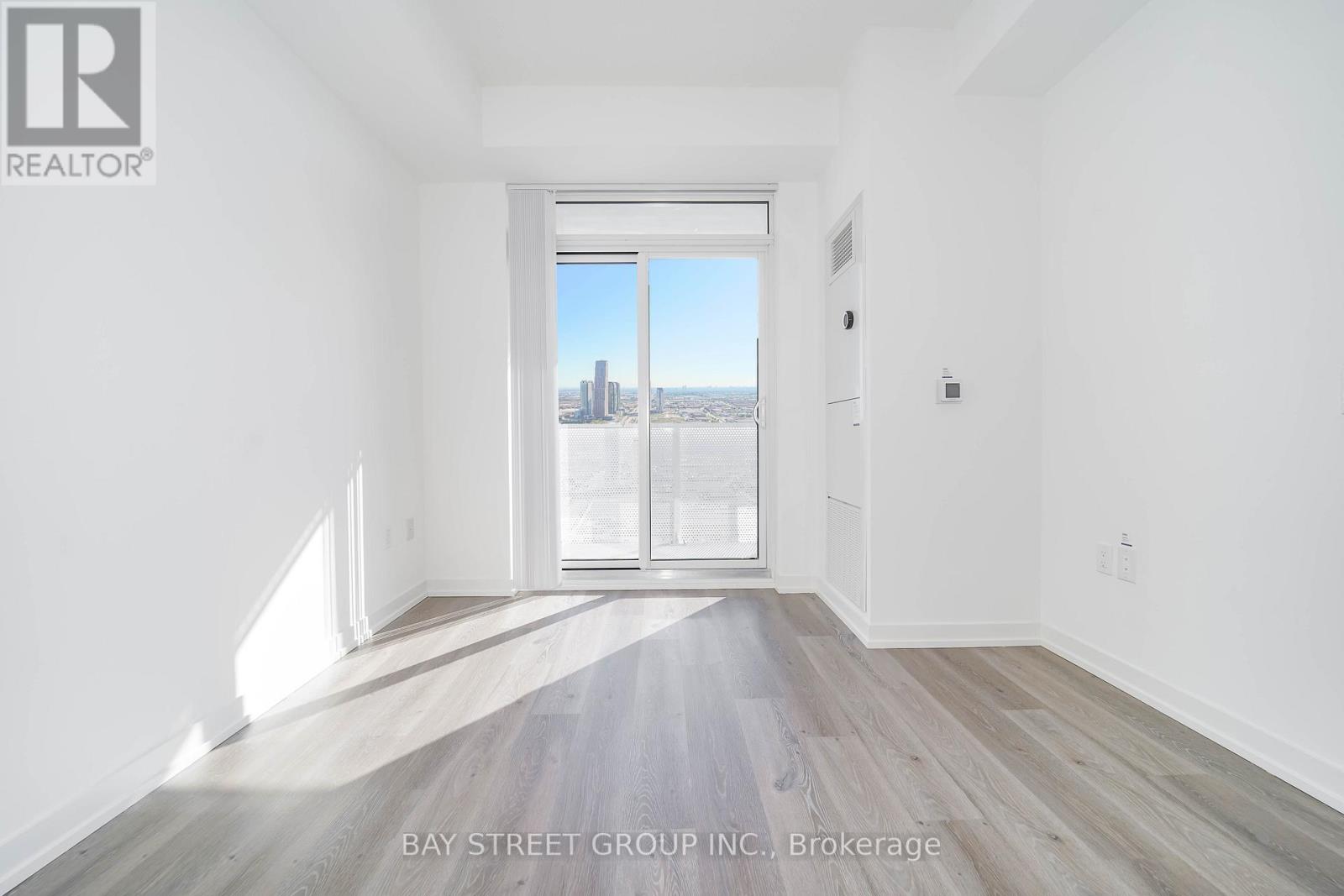Photo 14 of 4109 28 Interchange Way, Vaughan ON