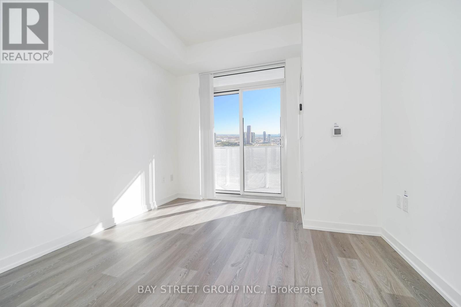 Photo 15 of 4109 28 Interchange Way, Vaughan ON
