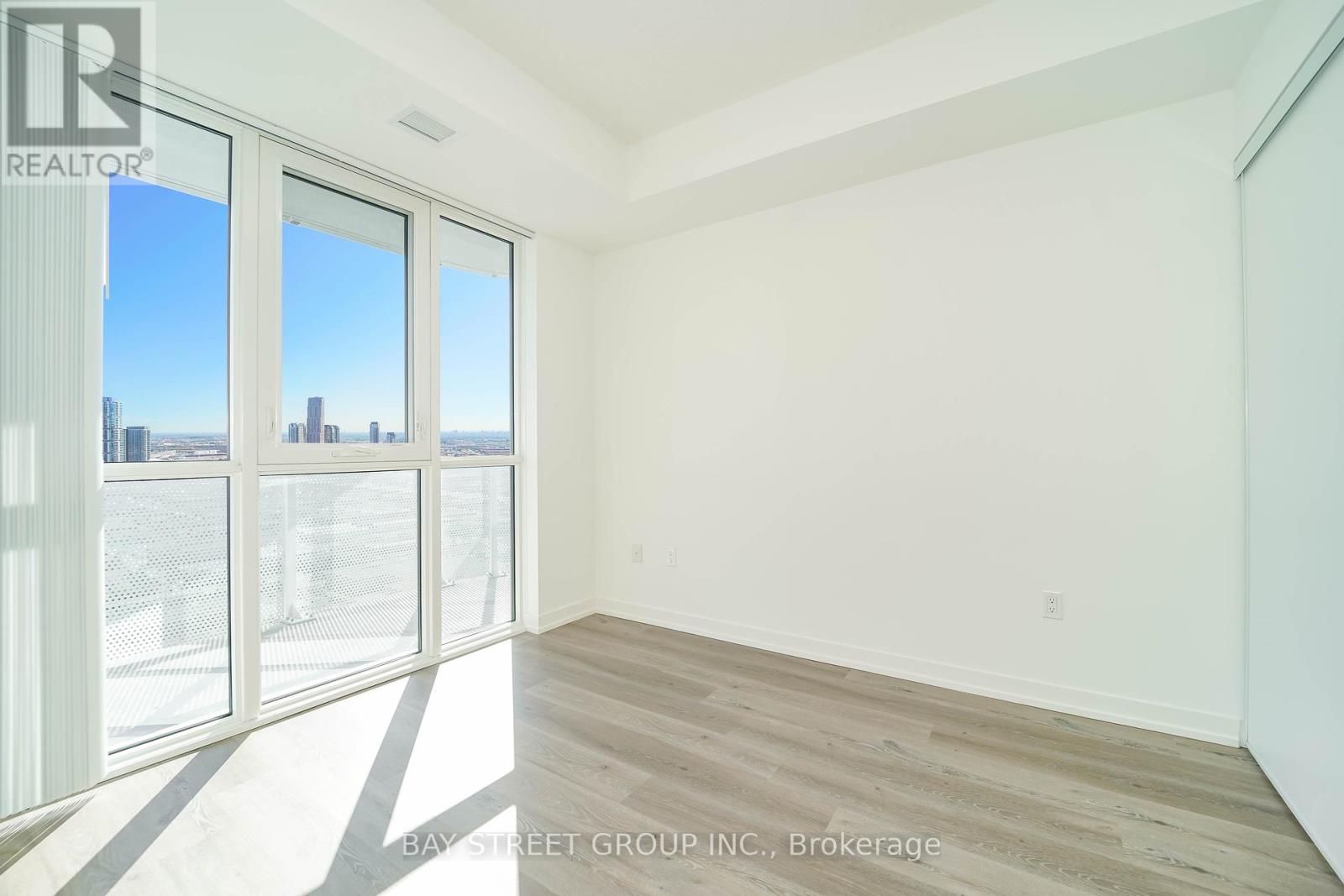 Photo 16 of 4109 28 Interchange Way, Vaughan ON