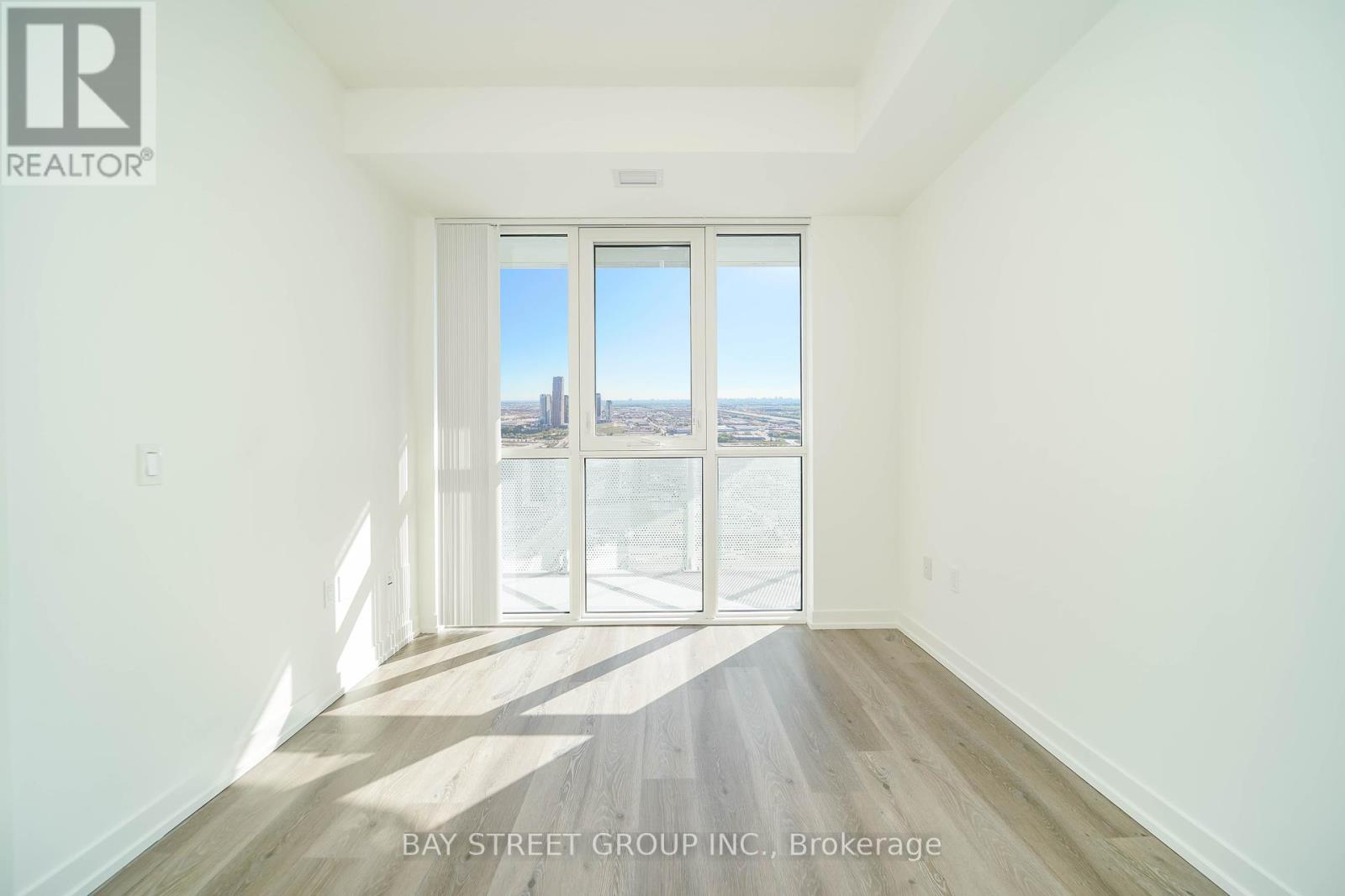 Photo 17 of 4109 28 Interchange Way, Vaughan ON