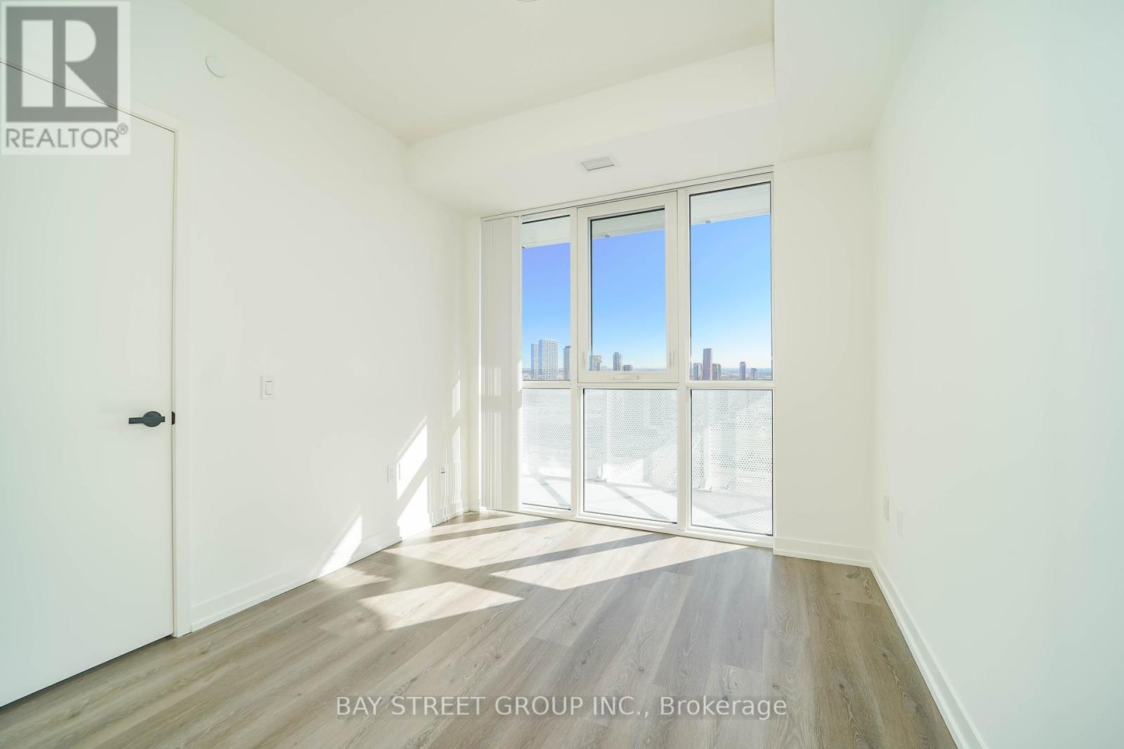Photo 18 of 4109 28 Interchange Way, Vaughan ON