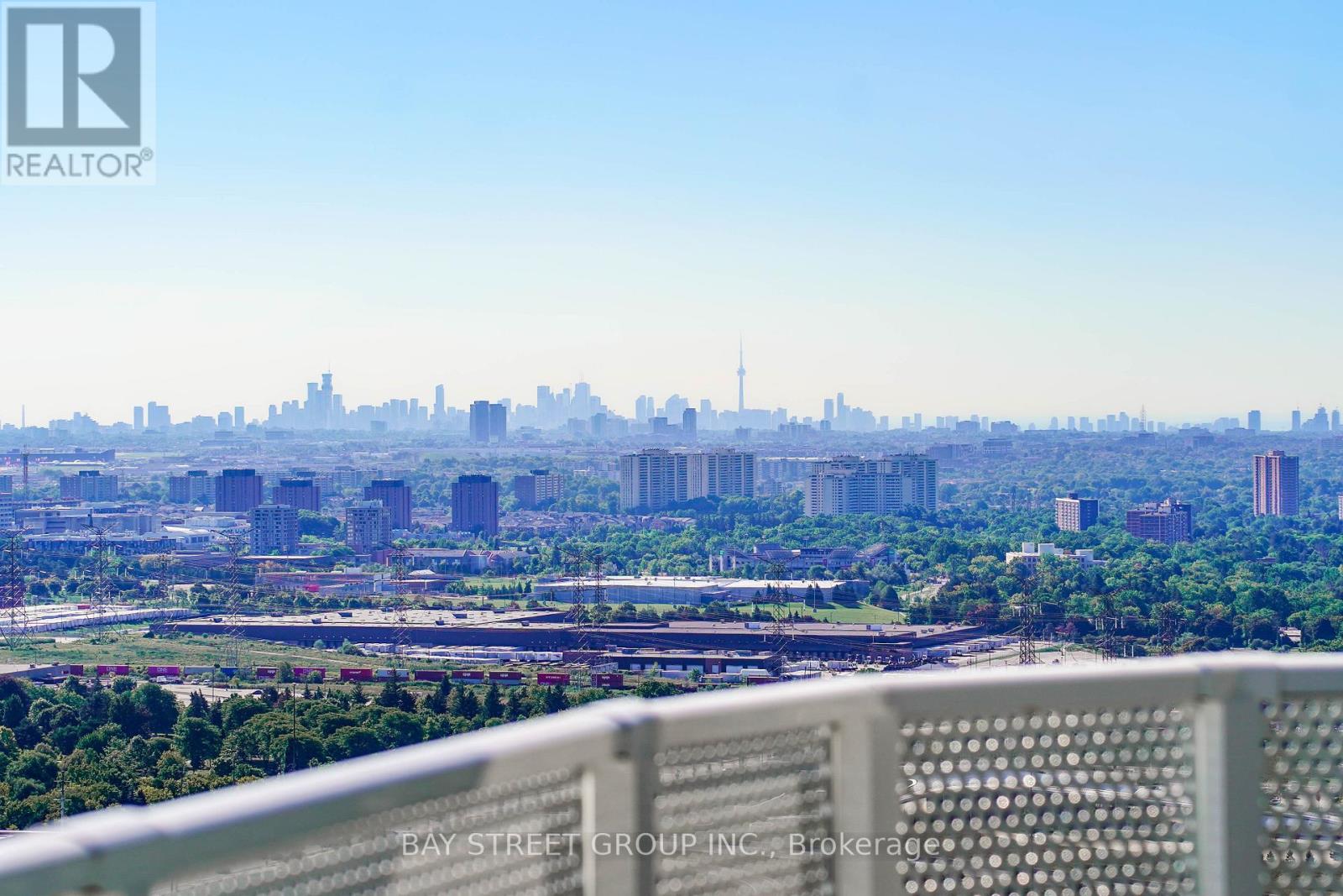 Photo 30 of 4109 28 Interchange Way, Vaughan ON