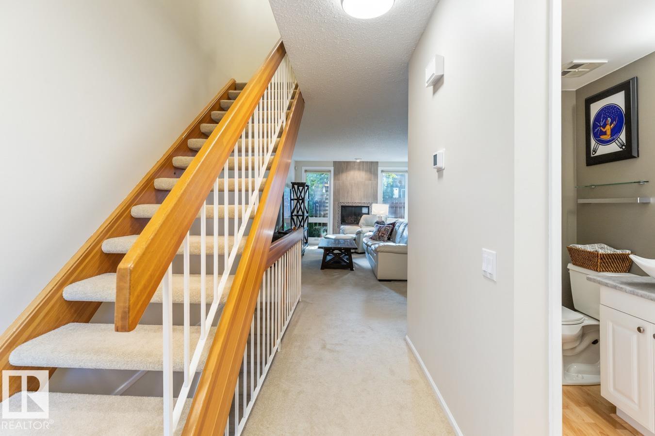 Photo 11 of 90 Hearthstone Nw, Edmonton AB