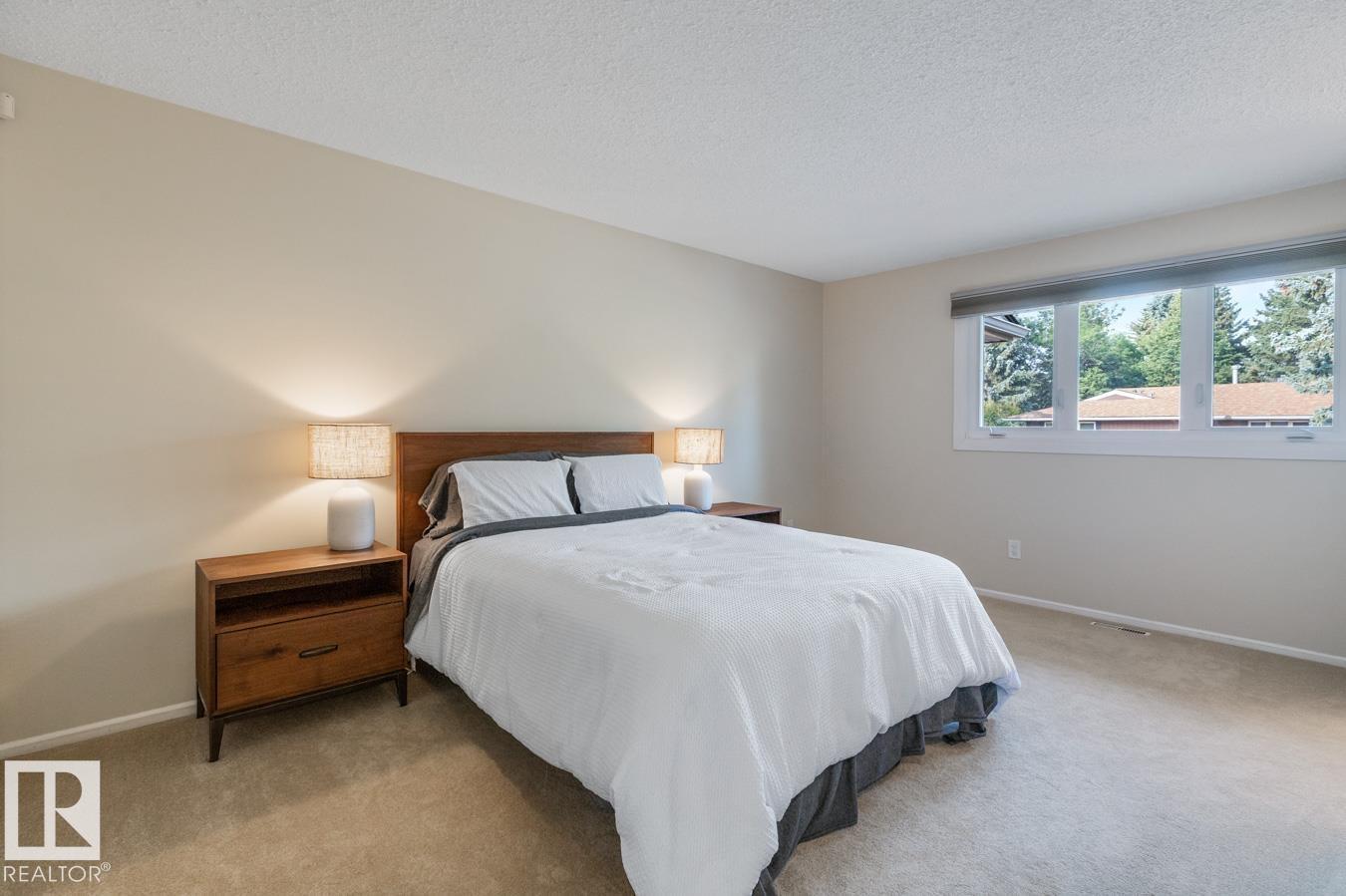 Photo 14 of 90 Hearthstone Nw, Edmonton AB