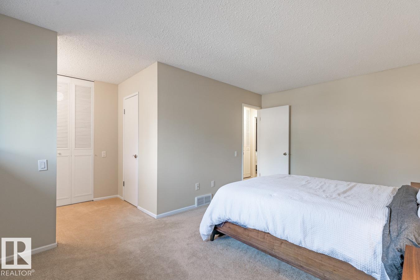 Photo 15 of 90 Hearthstone Nw, Edmonton AB