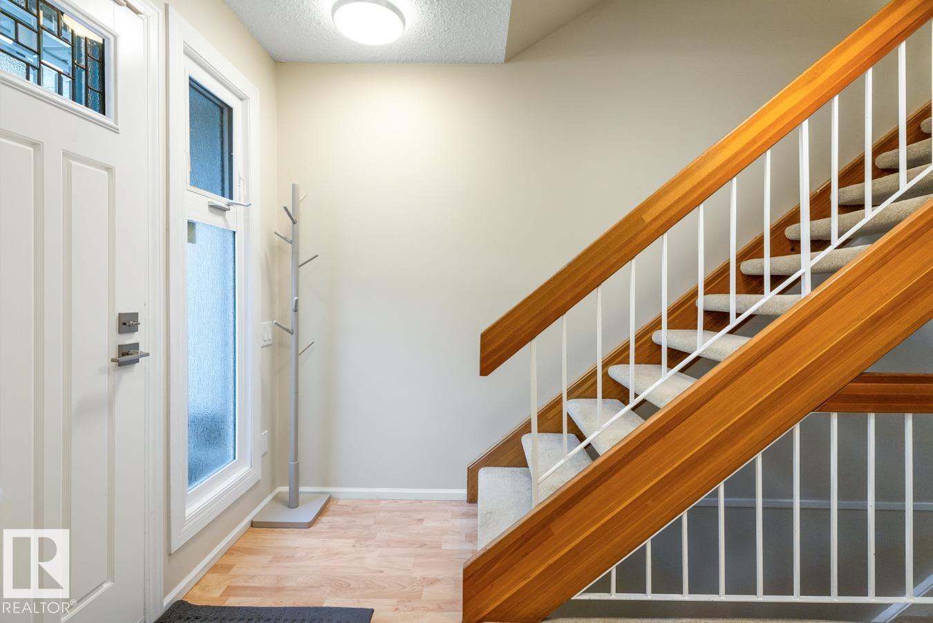 Photo 2 of 90 Hearthstone Nw, Edmonton AB