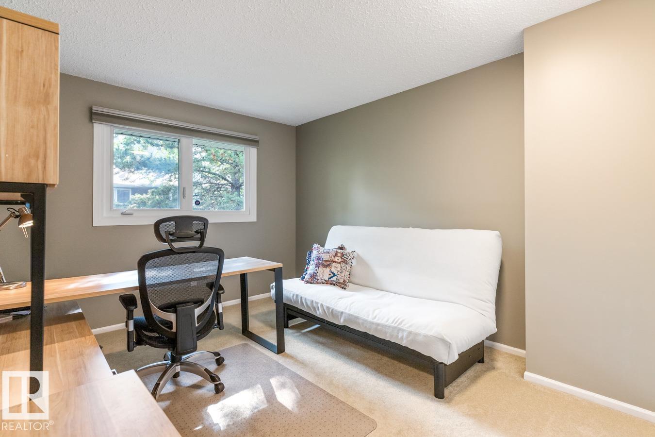 Photo 20 of 90 Hearthstone Nw, Edmonton AB