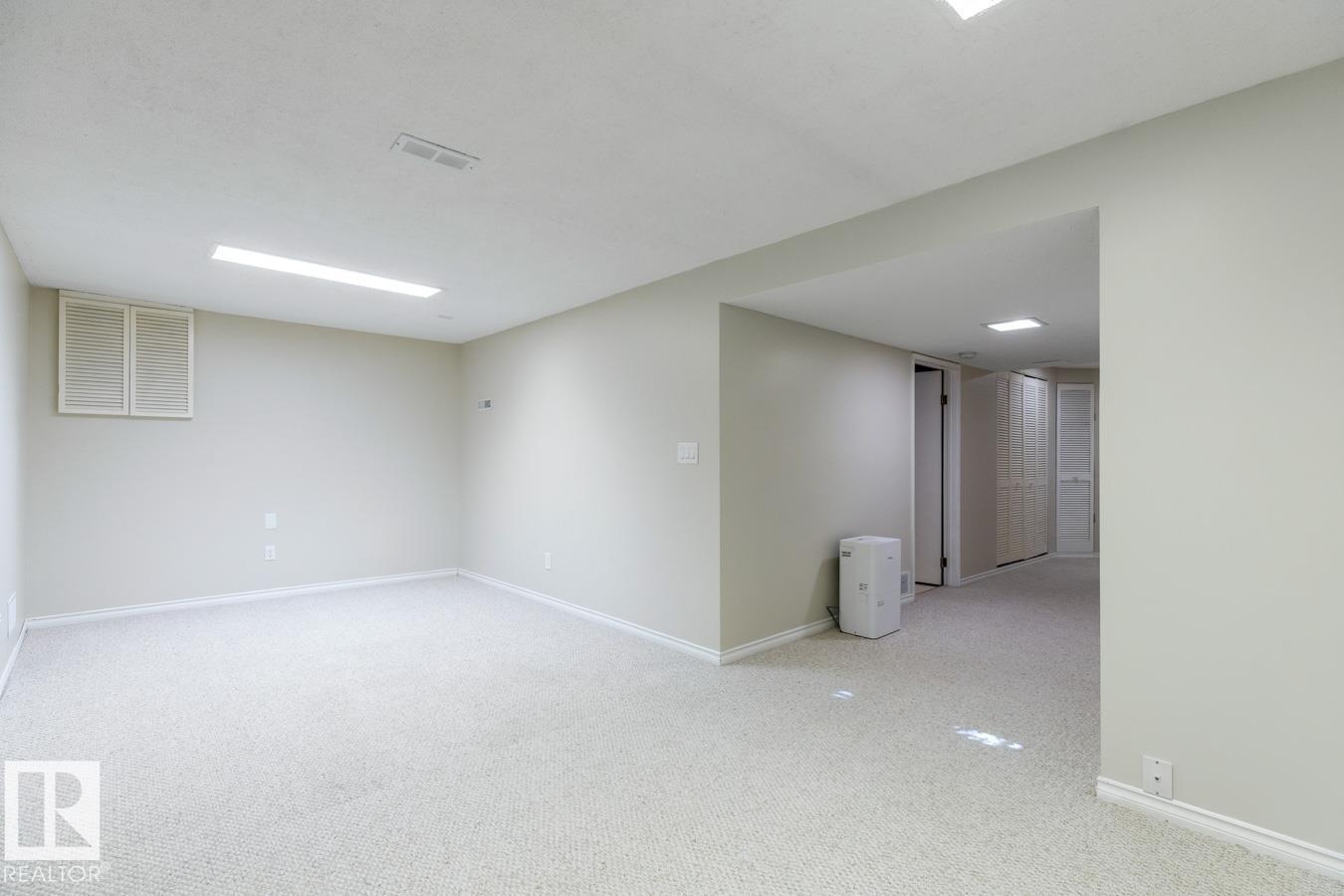 Photo 25 of 90 Hearthstone Nw, Edmonton AB