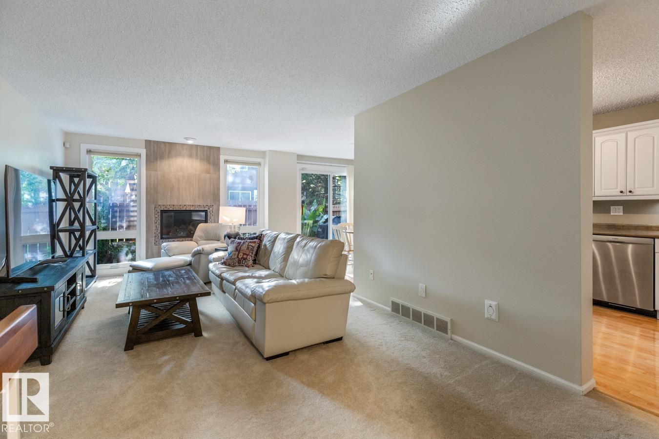 Photo 3 of 90 Hearthstone Nw, Edmonton AB