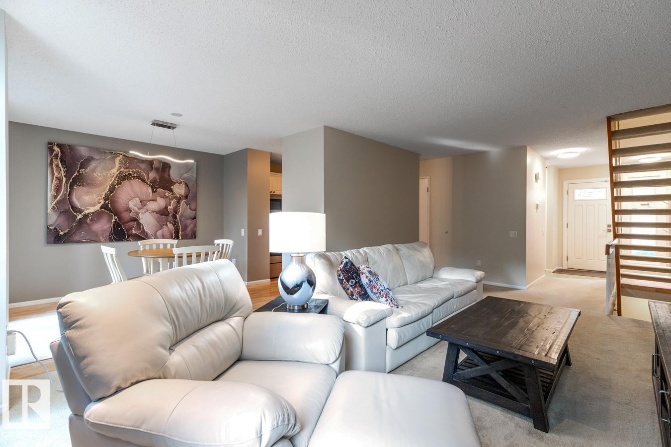 Photo 5 of 90 Hearthstone Nw, Edmonton AB
