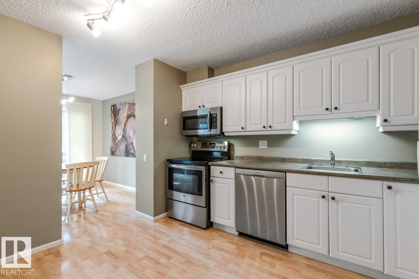 Photo 6 of 90 Hearthstone Nw, Edmonton AB