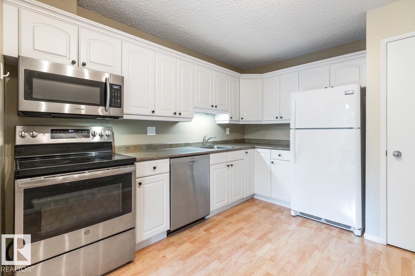 Photo 7 of 90 Hearthstone Nw, Edmonton AB