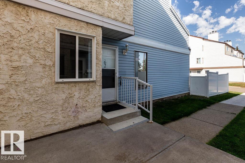 Photo 5 of 62 Lancaster Tc Nw Nw, Edmonton AB