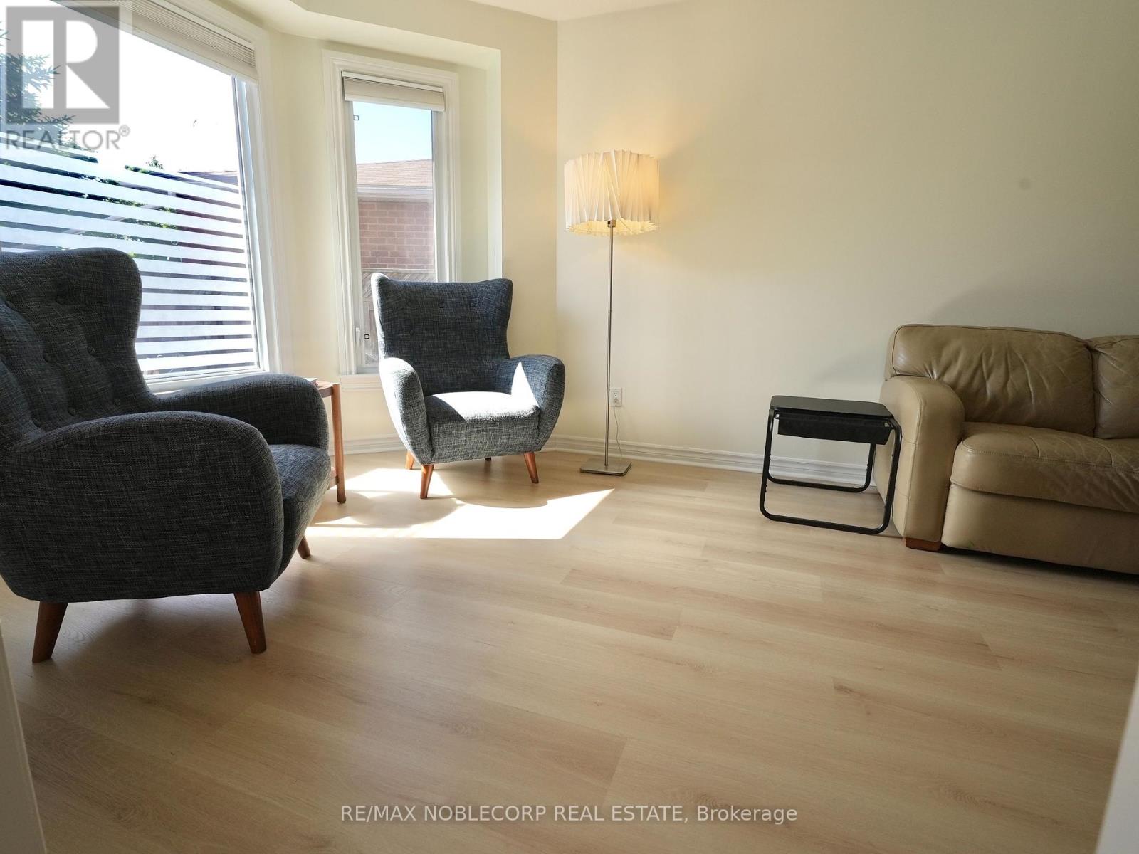 Photo 10 of 62 Oshaughnessy Crescent, Barrie ON