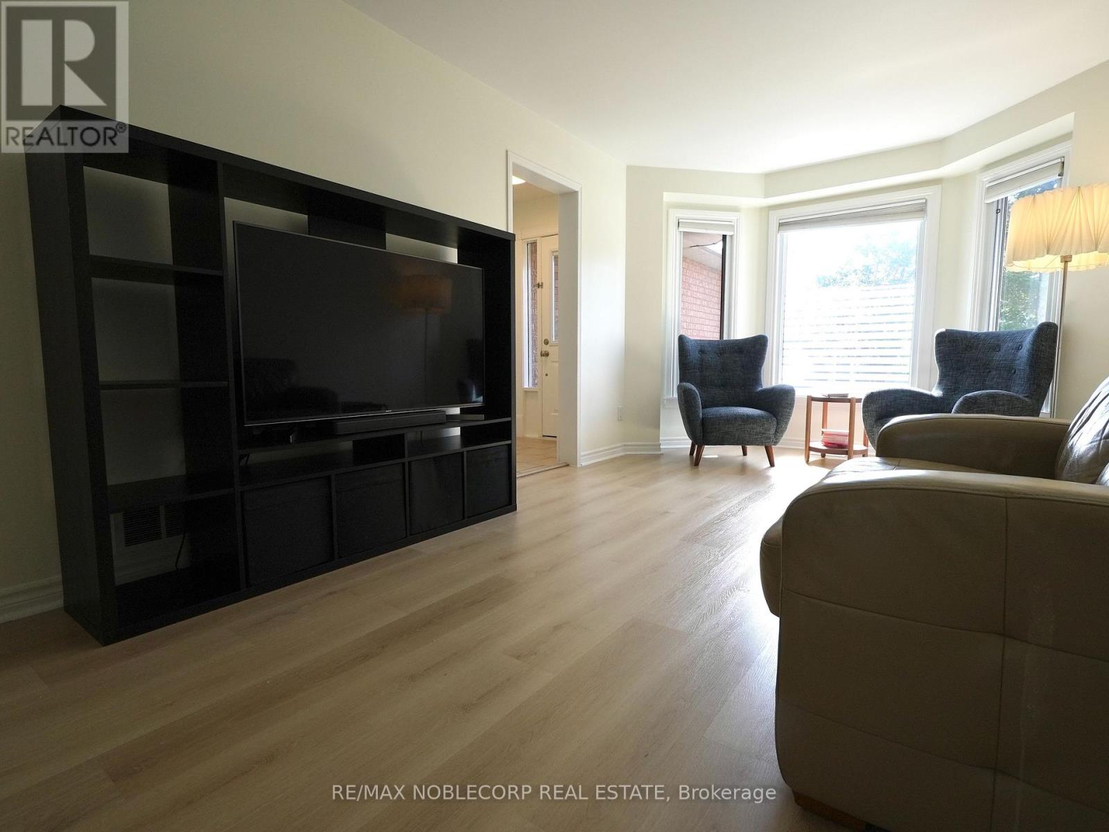 Photo 11 of 62 Oshaughnessy Crescent, Barrie ON