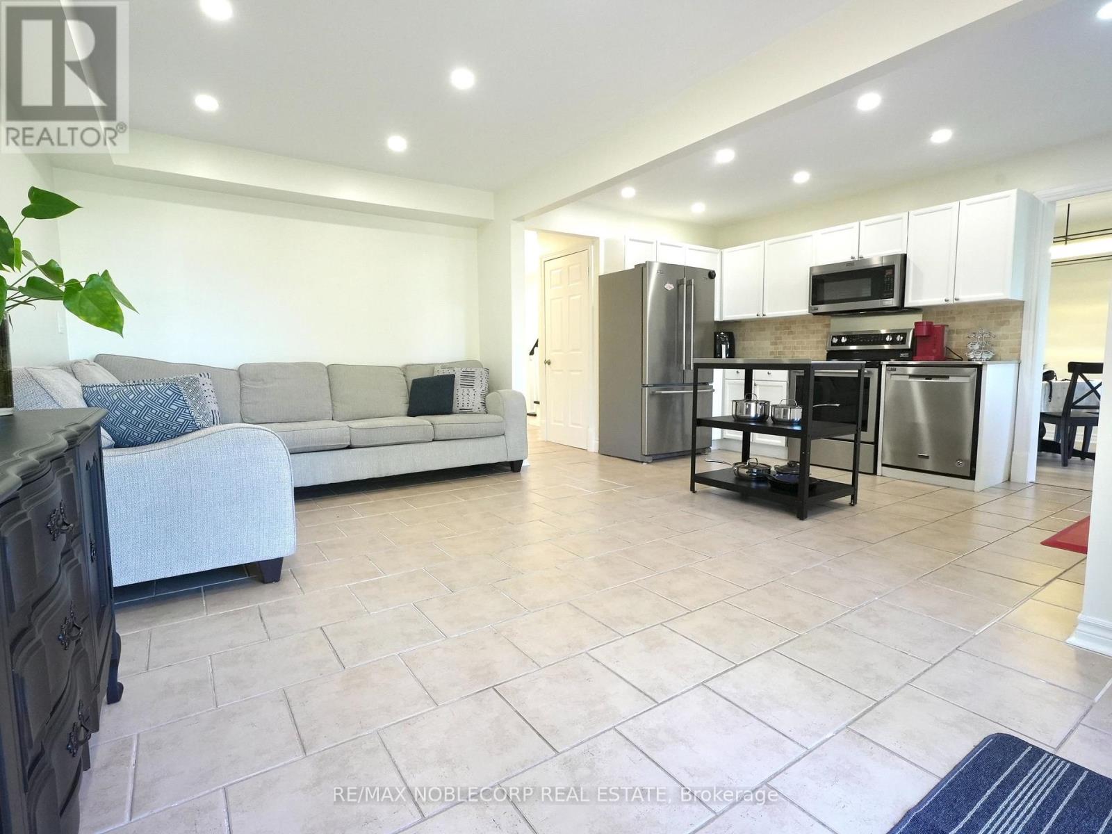 Photo 15 of 62 Oshaughnessy Crescent, Barrie ON